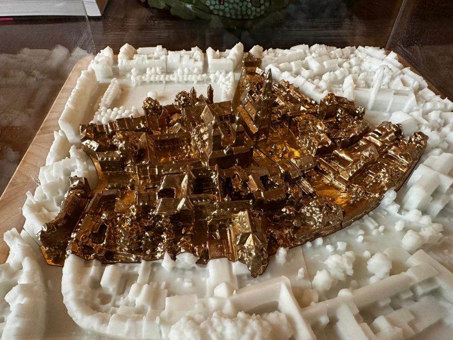 De 3D-print van Maastricht met het grondgebied van het Kapittel in goud