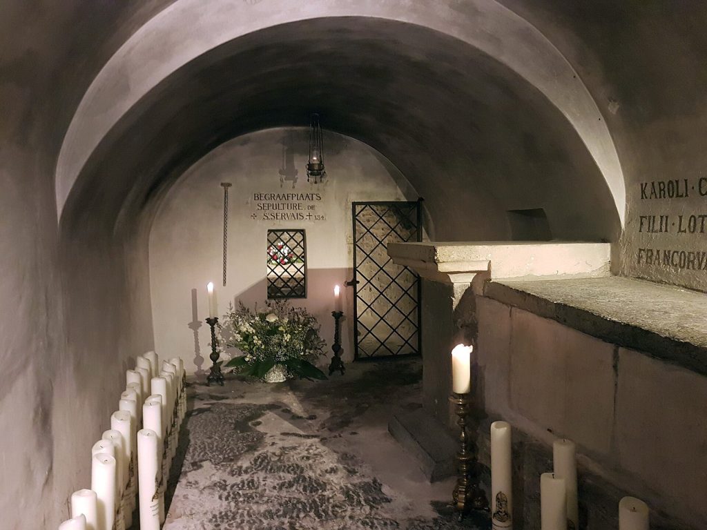 De kleine crypte onder de Sint-Servaasbasiliek